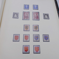 Collection timbres de France neufs 1940-1945 complet en album.