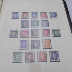 Collection timbres de France neufs 1940-1945 complet en album.