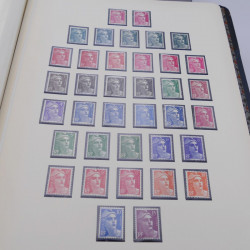 Collection timbres de France neufs 1940-1945 complet en album.