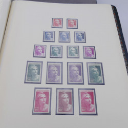 Collection timbres de France neufs 1940-1945 complet en album.