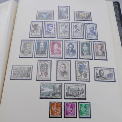 Collection timbres de France neufs 1946-1972 complet en album.
