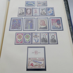 Collection timbres de France neufs 1946-1972 complet en album.