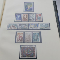 Collection timbres de France neufs 1946-1972 complet en album.
