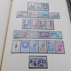 Collection timbres de France neufs 1946-1972 complet en album.