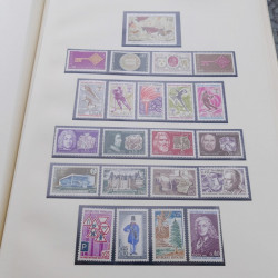 Collection timbres de France neufs 1946-1972 complet en album.