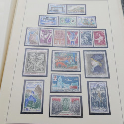 Collection timbres de France neufs 1946-1972 complet en album.