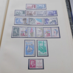 Collection timbres de France neufs 1946-1972 complet en album.
