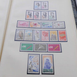 Collection timbres de France neufs 1946-1972 complet en album.