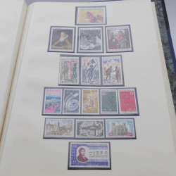 Collection timbres de France neufs 1946-1972 complet en album.