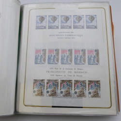 Lot massif de timbres de Monaco neufs et oblitérés en 6 albums.
