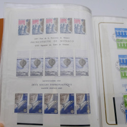 Lot massif de timbres de Monaco neufs et oblitérés en 6 albums.