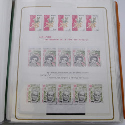 Lot massif de timbres de Monaco neufs et oblitérés en 6 albums.