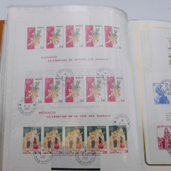 Lot massif de timbres de Monaco neufs et oblitérés en 6 albums.