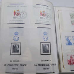 Lot massif de timbres de Monaco neufs et oblitérés en 6 albums.