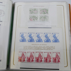 Lot massif de timbres de Monaco neufs et oblitérés en 6 albums.