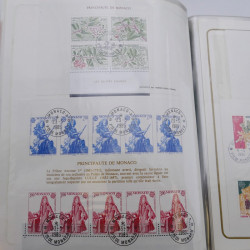 Lot massif de timbres de Monaco neufs et oblitérés en 6 albums.