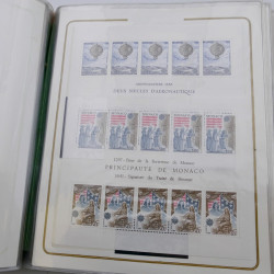 Lot massif de timbres de Monaco neufs et oblitérés en 6 albums.