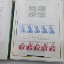 Lot massif de timbres de Monaco neufs et oblitérés en 6 albums.