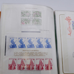 Lot massif de timbres de Monaco neufs et oblitérés en 6 albums.