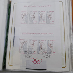 Lot massif de timbres de Monaco neufs et oblitérés en 6 albums.