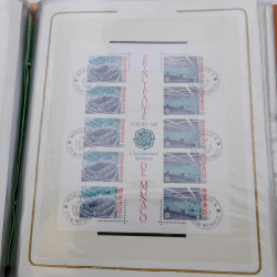 Lot massif de timbres de Monaco neufs et oblitérés en 6 albums.