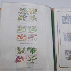 Lot massif de timbres de Monaco neufs et oblitérés en 6 albums.