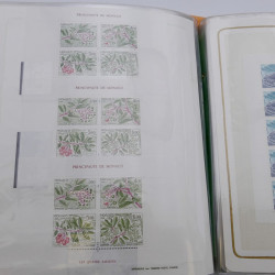 Lot massif de timbres de Monaco neufs et oblitérés en 6 albums.
