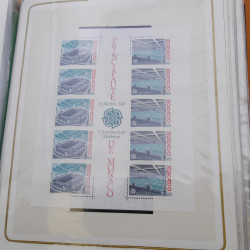 Lot massif de timbres de Monaco neufs et oblitérés en 6 albums.
