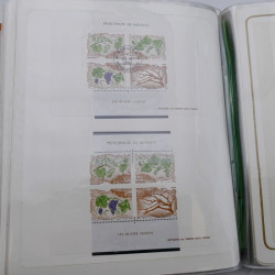 Lot massif de timbres de Monaco neufs et oblitérés en 6 albums.