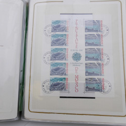 Lot massif de timbres de Monaco neufs et oblitérés en 6 albums.