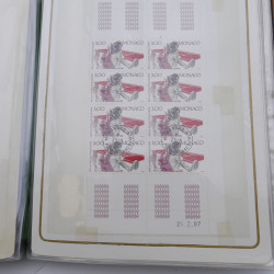 Lot massif de timbres de Monaco neufs et oblitérés en 6 albums.