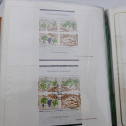 Lot massif de timbres de Monaco neufs et oblitérés en 6 albums.