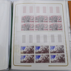 Lot massif de timbres de Monaco neufs et oblitérés en 6 albums.