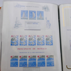 Lot massif de timbres de Monaco neufs et oblitérés en 6 albums.