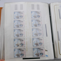 Lot massif de timbres de Monaco neufs et oblitérés en 6 albums.