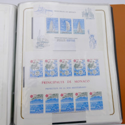 Lot massif de timbres de Monaco neufs et oblitérés en 6 albums.