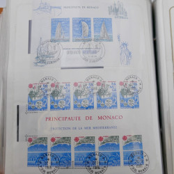Lot massif de timbres de Monaco neufs et oblitérés en 6 albums.