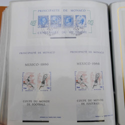 Lot massif de timbres de Monaco neufs et oblitérés en 6 albums.