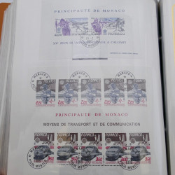 Lot massif de timbres de Monaco neufs et oblitérés en 6 albums.
