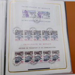 Lot massif de timbres de Monaco neufs et oblitérés en 6 albums.