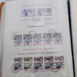 Lot massif de timbres de Monaco neufs et oblitérés en 6 albums.