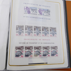 Lot massif de timbres de Monaco neufs et oblitérés en 6 albums.