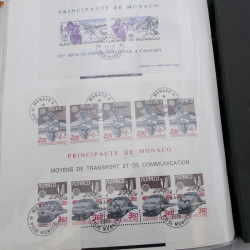 Lot massif de timbres de Monaco neufs et oblitérés en 6 albums.