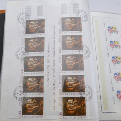 Lot massif de timbres de Monaco neufs et oblitérés en 6 albums.