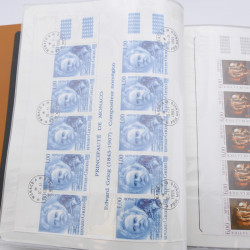 Lot massif de timbres de Monaco neufs et oblitérés en 6 albums.