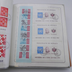 Lot massif de timbres de Monaco neufs et oblitérés en 6 albums.