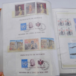 Lot massif de timbres de Monaco neufs et oblitérés en 6 albums.