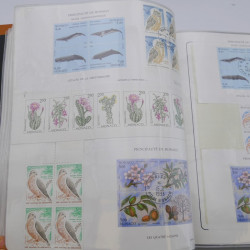 Lot massif de timbres de Monaco neufs et oblitérés en 6 albums.