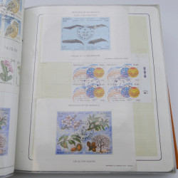 Lot massif de timbres de Monaco neufs et oblitérés en 6 albums.