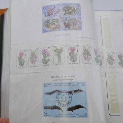 Lot massif de timbres de Monaco neufs et oblitérés en 6 albums.